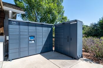 24/7 Package access with amazon hub lockers